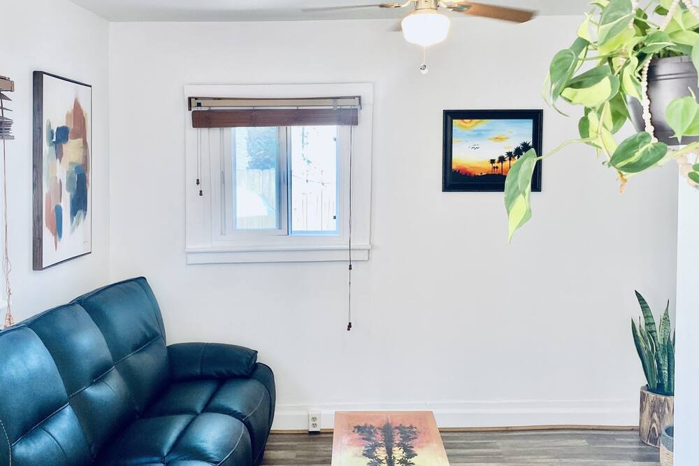 Photo of Livingroom in Golden Hill