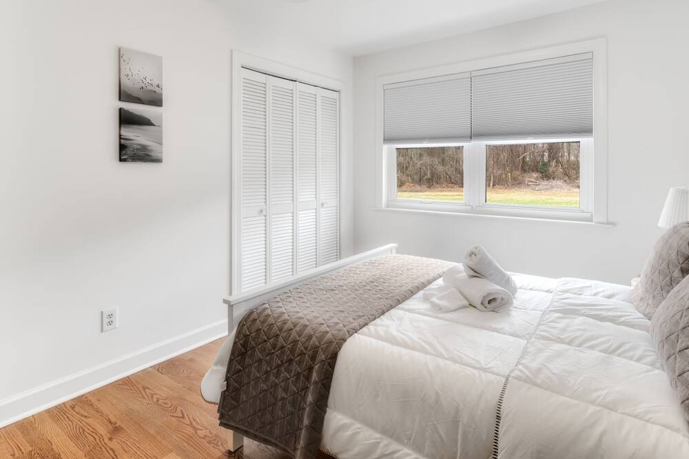 Photo of Bedroom in Moores Chapel