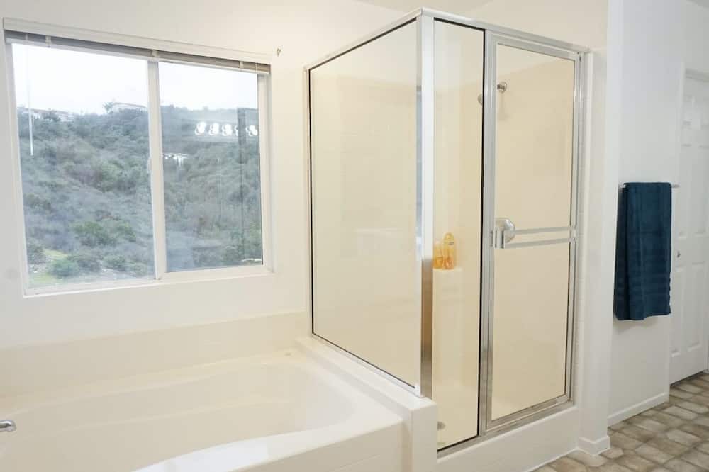 Photo of Bathroom in Ocean View Hills