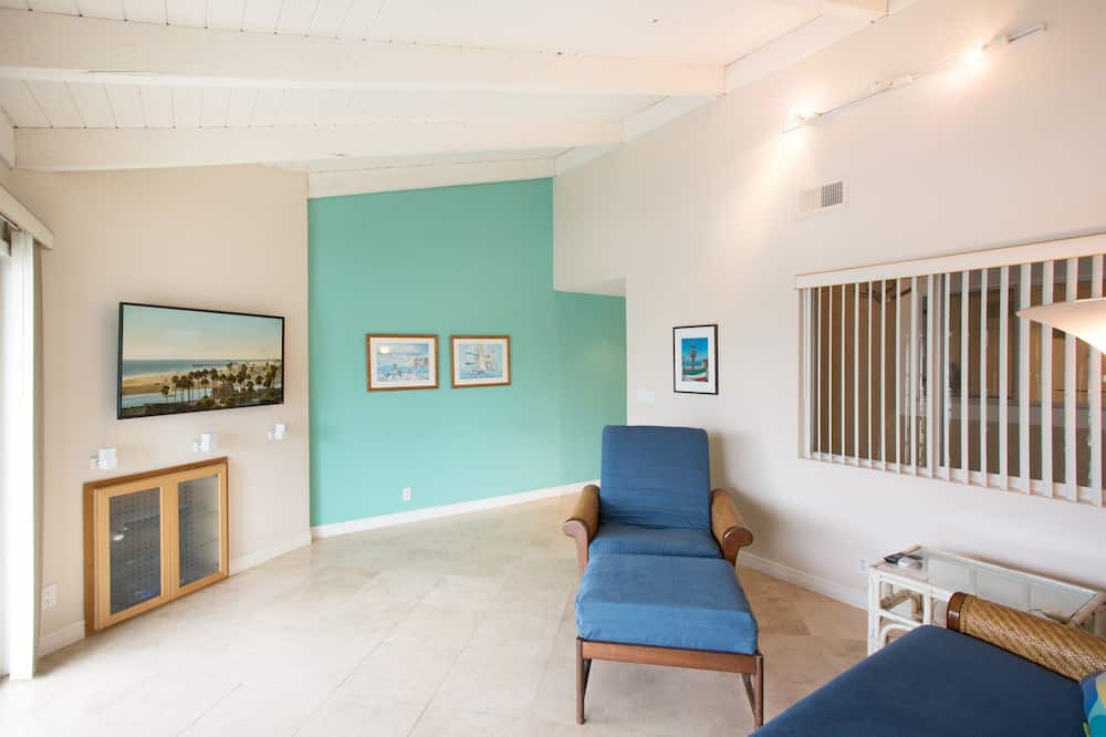 Photo of Livingroom in West Newport