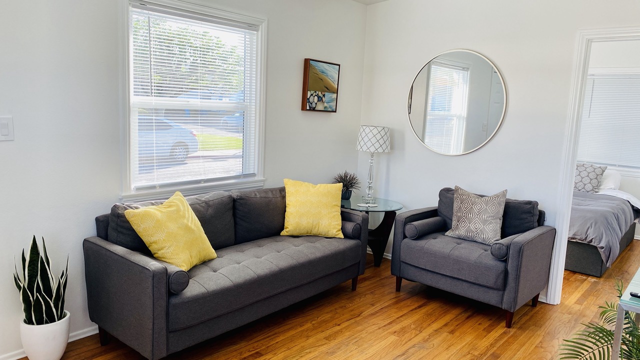 Photo of Livingroom in College East