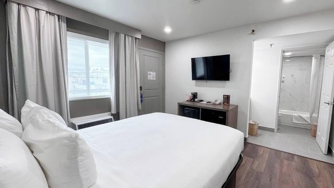 Photo of Bedroom in Midway District