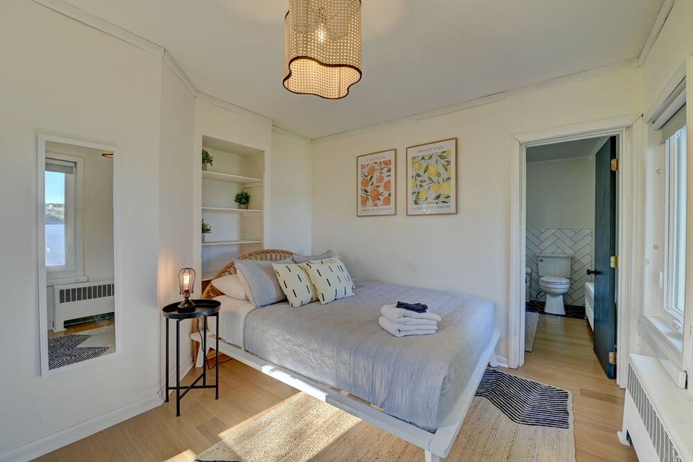 Photo of Bedroom in Coxsackie