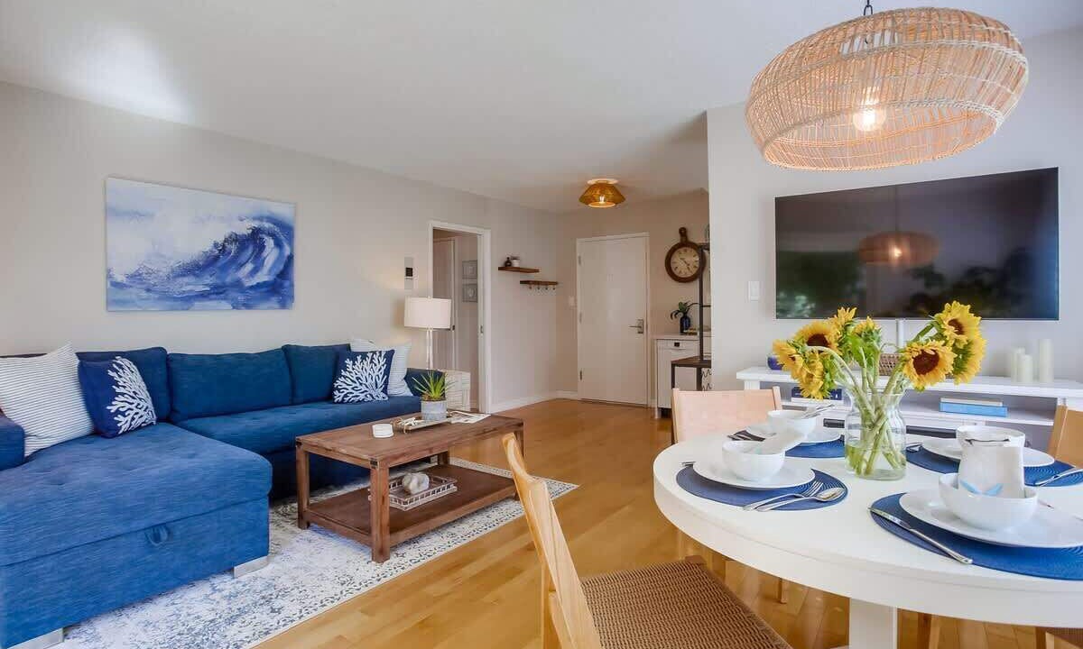 Photo of Livingroom in Village of La Jolla