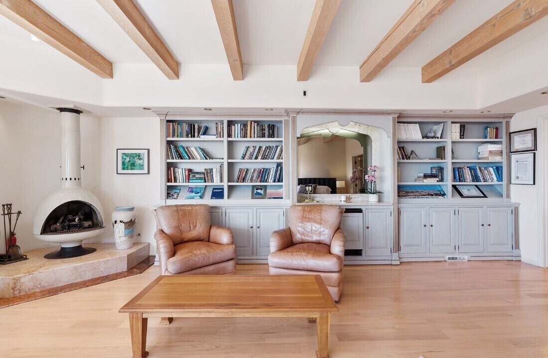 Photo of Livingroom in Country Club