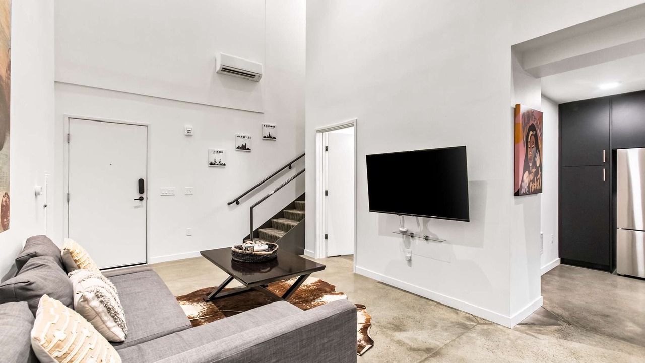 Photo of Livingroom in Downtown