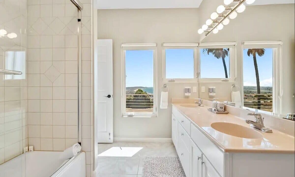 Photo of Bathroom in La Jolla Mesa