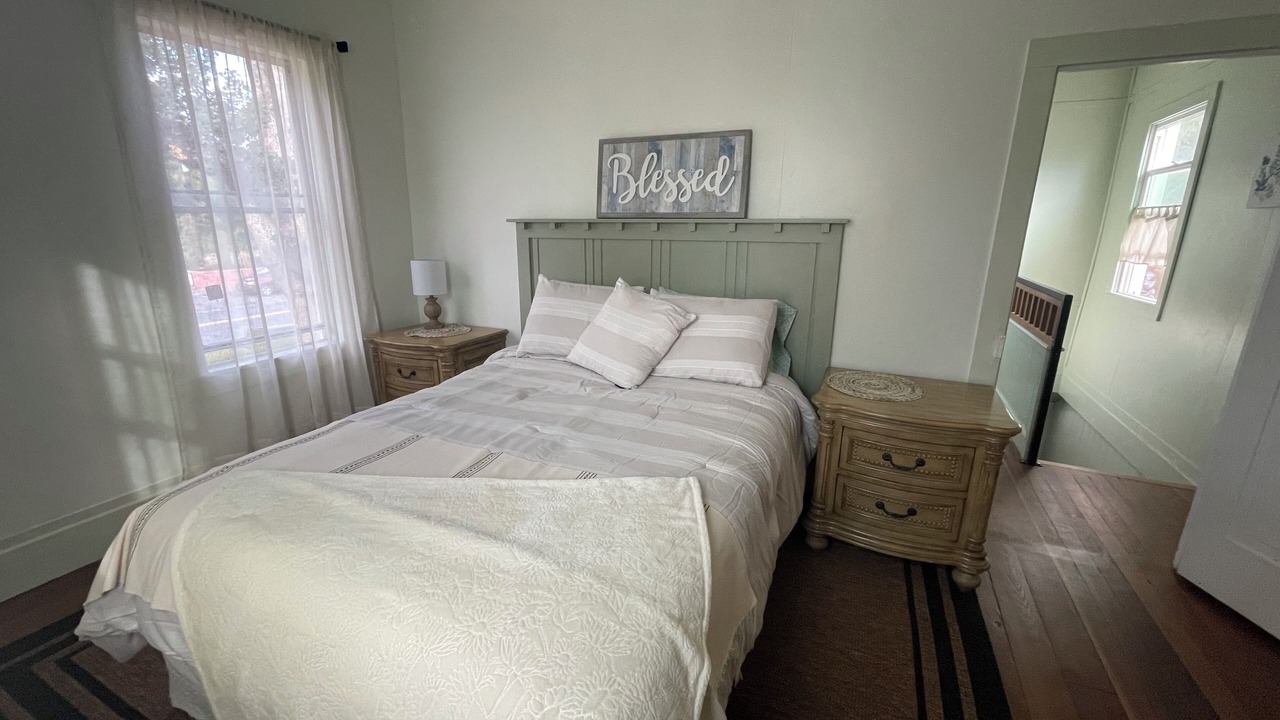 Photo of Bedroom in Boonville
