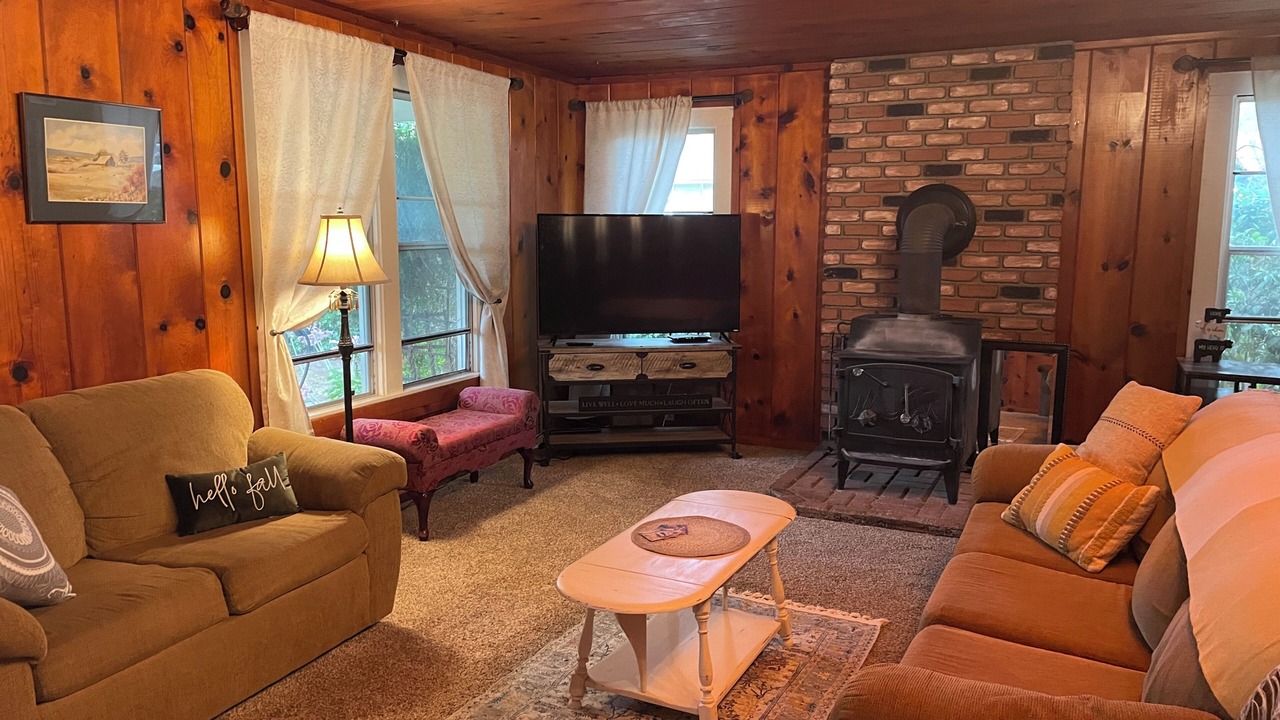 Photo of Livingroom in Boonville