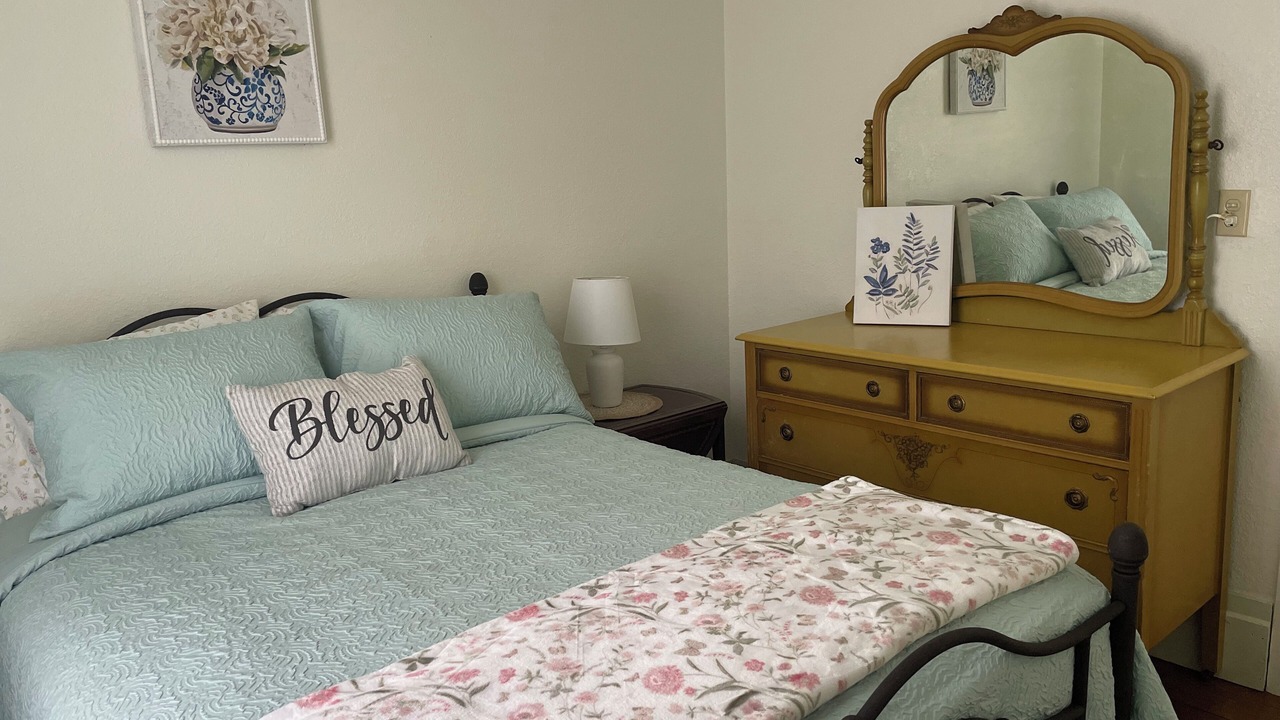 Photo of Bedroom in Boonville