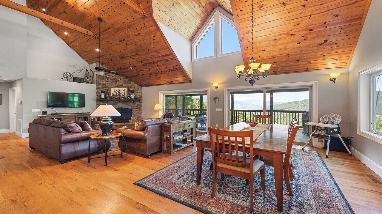 Photo of Livingroom in Waynesville