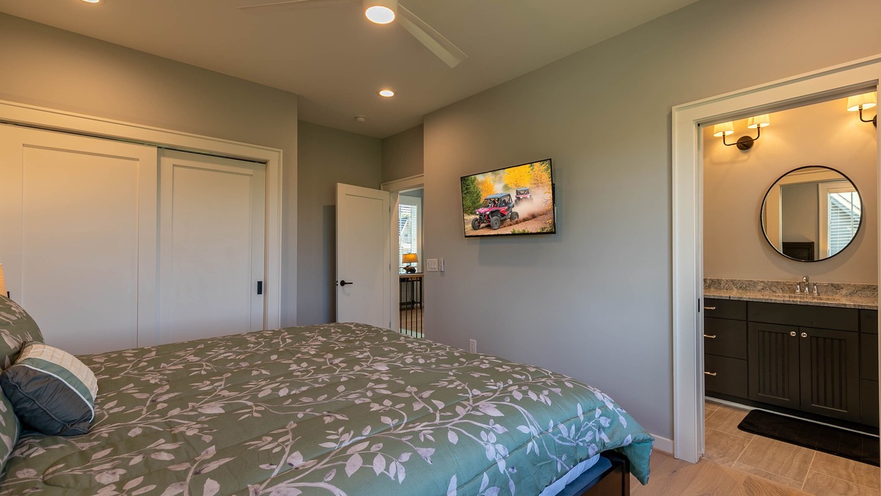 Photo of Bedroom in Lenoir