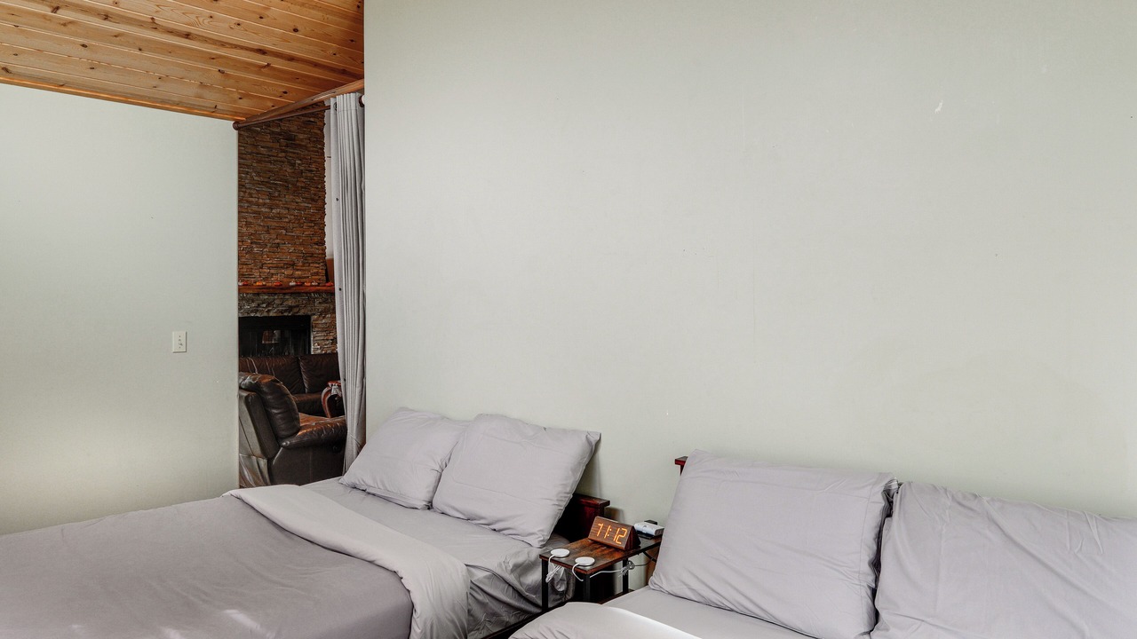 Photo of Bedroom in Frazier Park