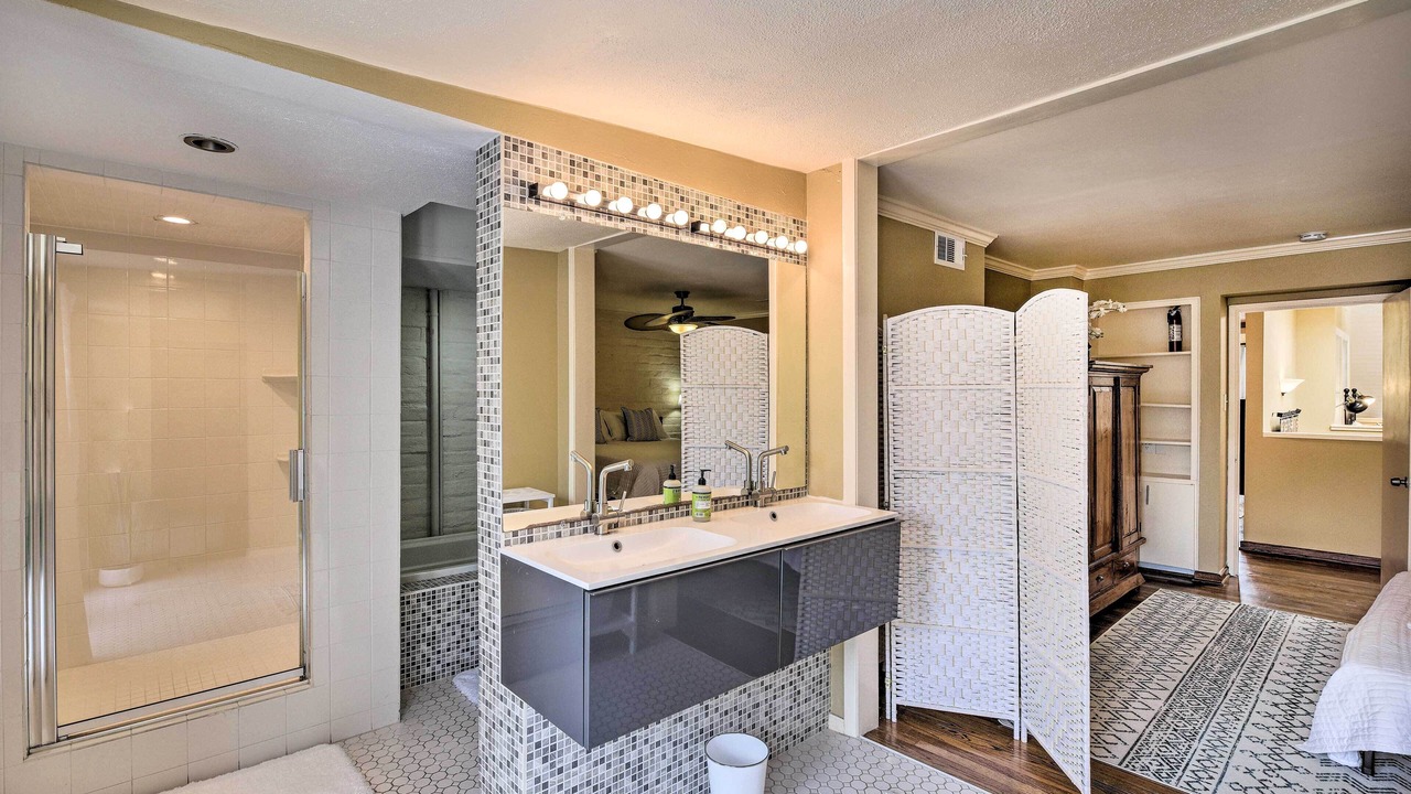 Photo of Bathroom in Neartown