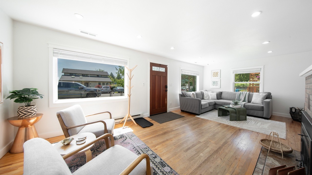 Photo of Livingroom in Shoreline