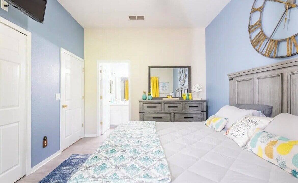 Photo of Bedroom in Bahama Bay