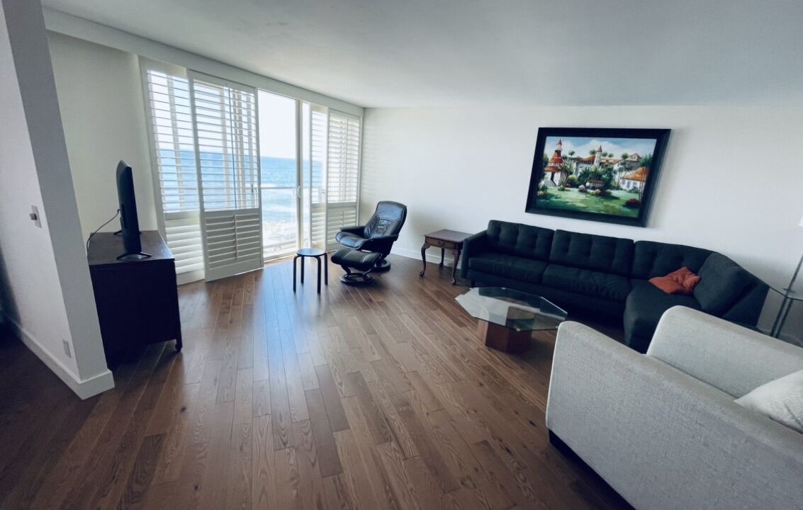 Photo of Livingroom in Village of La Jolla