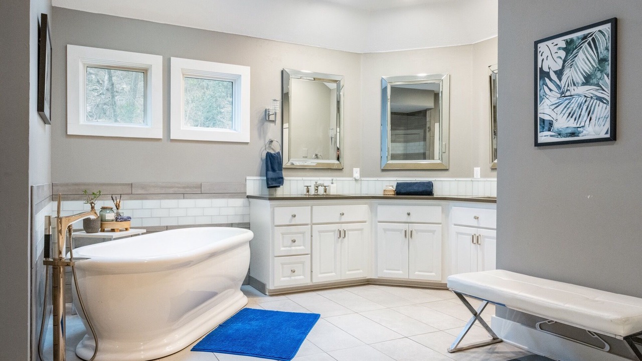 Photo of Bathroom in Rivercrest