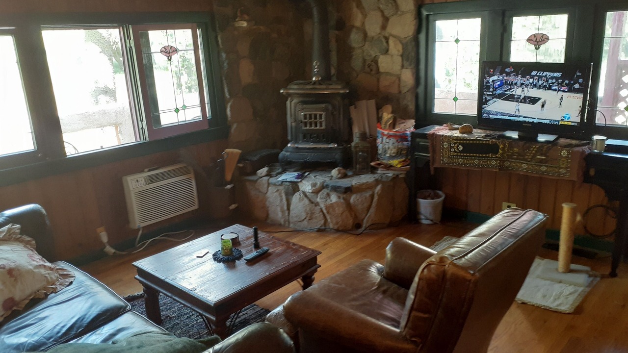 Photo of Livingroom in Sylmar