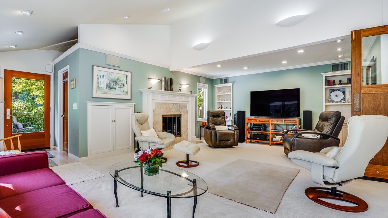 Photo of Livingroom in Lagunitas-Forest Knolls