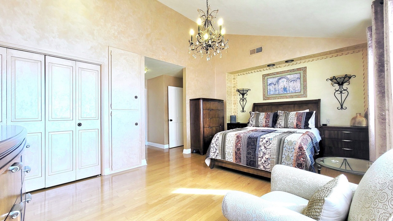 Photo of Bedroom in North of Wilshire