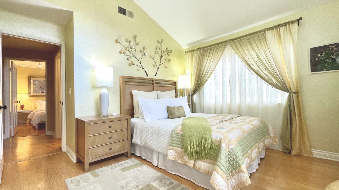 Photo of Bedroom in North of Wilshire