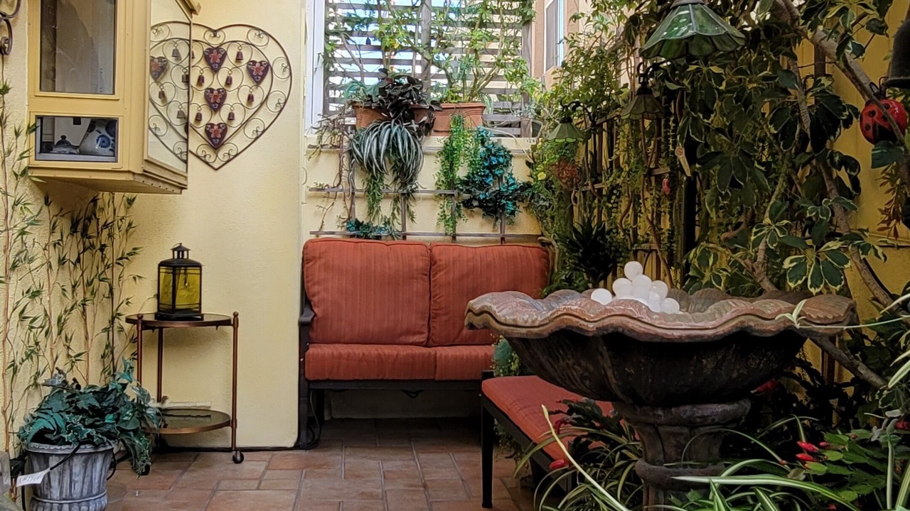 Photo of Patio Balcony in North of Wilshire
