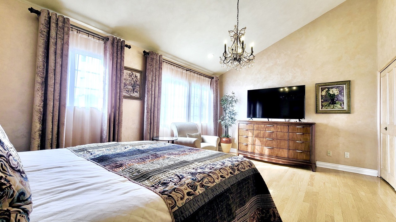 Photo of Bedroom in North of Wilshire
