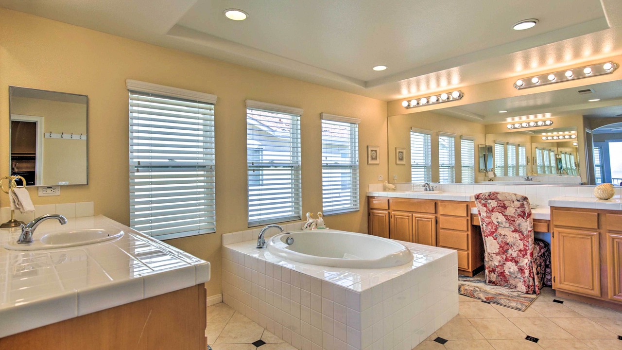 Photo of Bathroom in Ocean View Hills