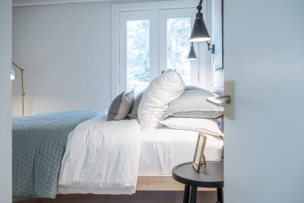 Photo of Bedroom in Meeks Bay
