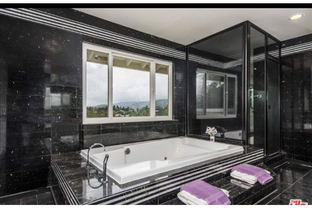 Photo of Bathroom in Tarzana