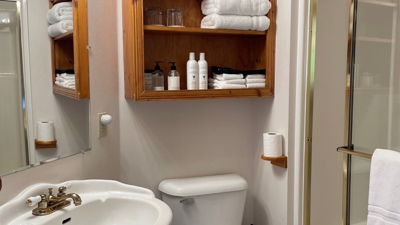 Photo of Bathroom in Gold Bar