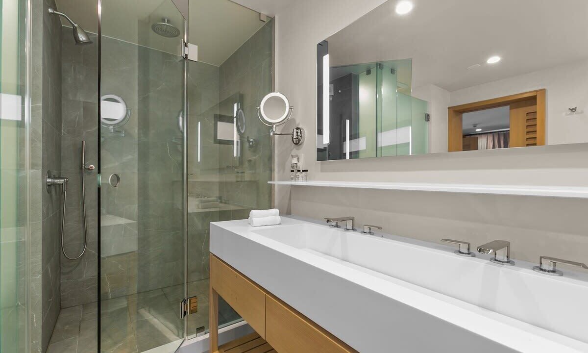 Photo of Bathroom in Eastern Malibu