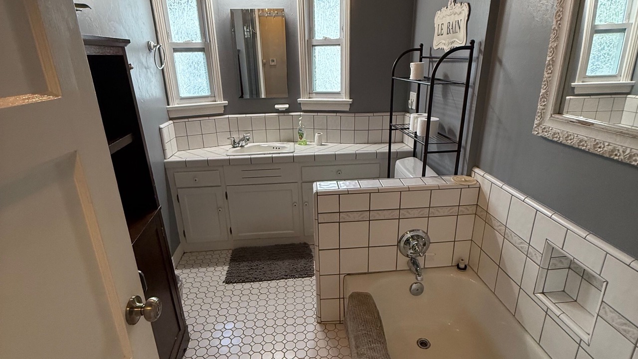 Photo of Bathroom in Van Nuys
