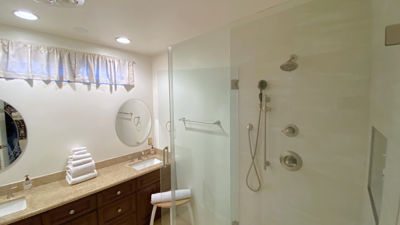 Photo of Bathroom in Ladera Heights