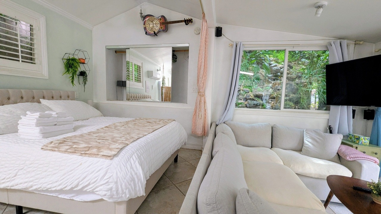 Photo of Bedroom in Beverly Glen
