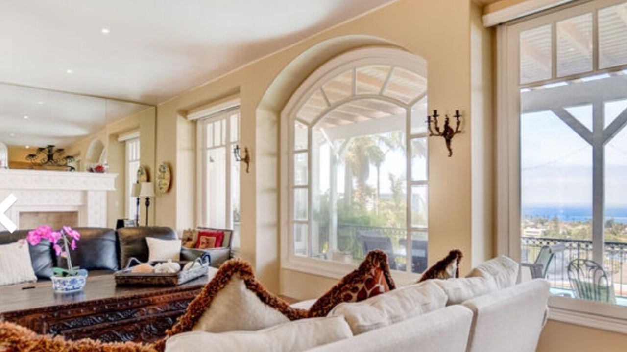 Photo of Livingroom in Village of La Jolla