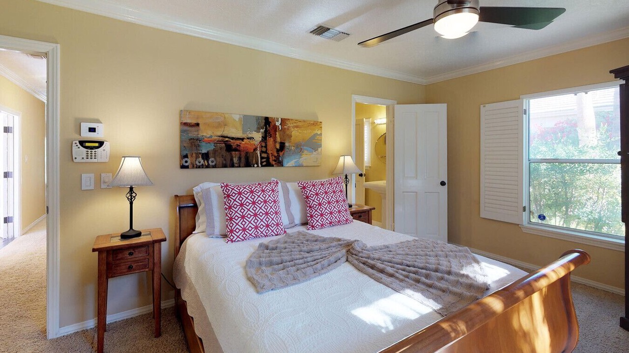 Photo of Bedroom in The Movie Colony