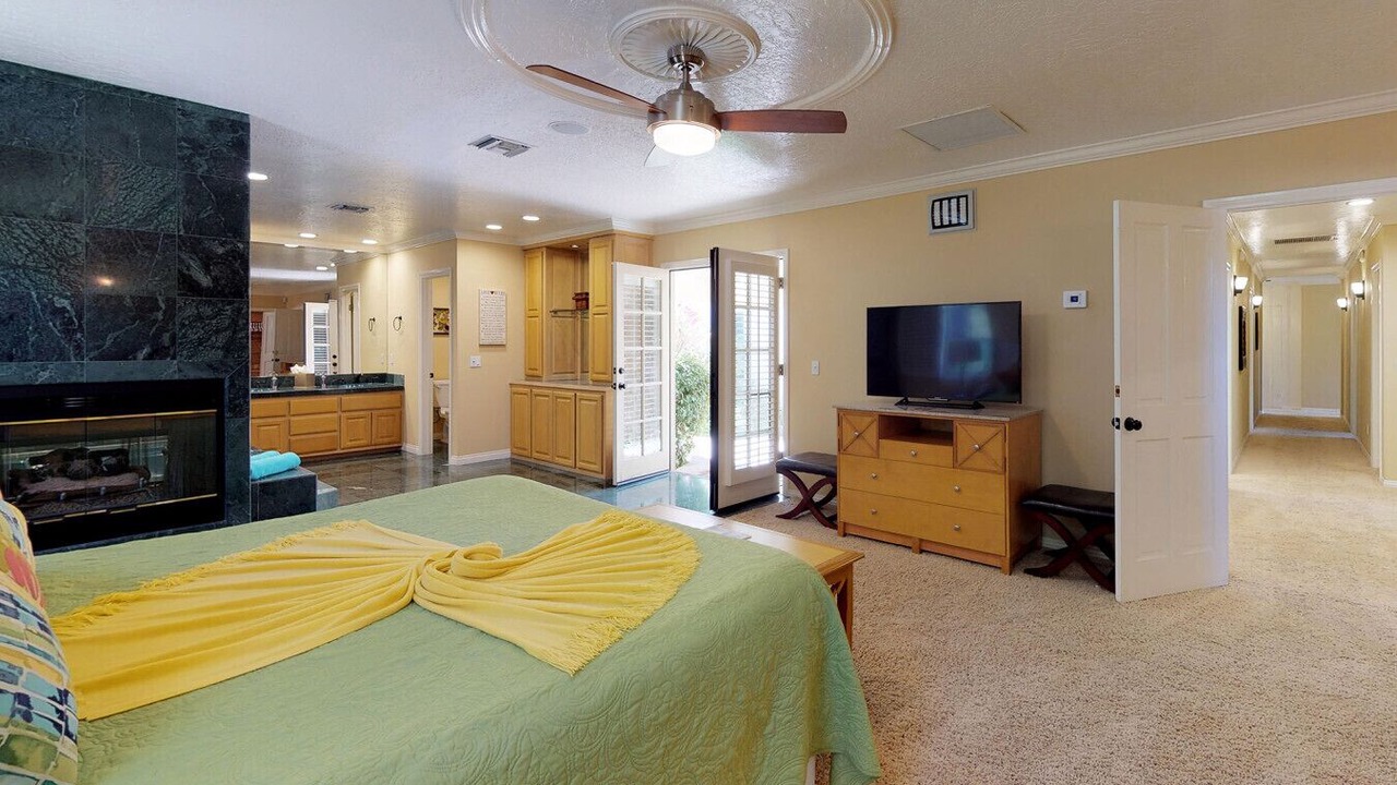 Photo of Bedroom in The Movie Colony