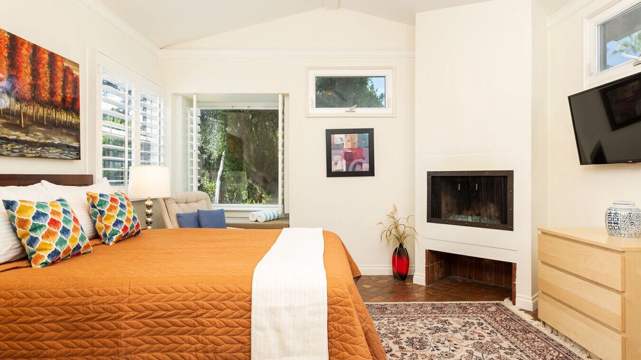 Photo of Bedroom in The Movie Colony