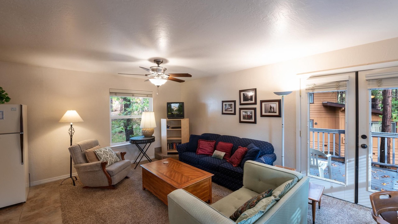 Photo of Livingroom in North Wawona