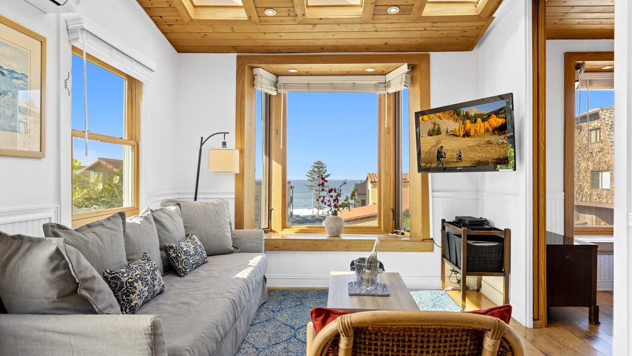 Photo of Bedroom in Village of La Jolla