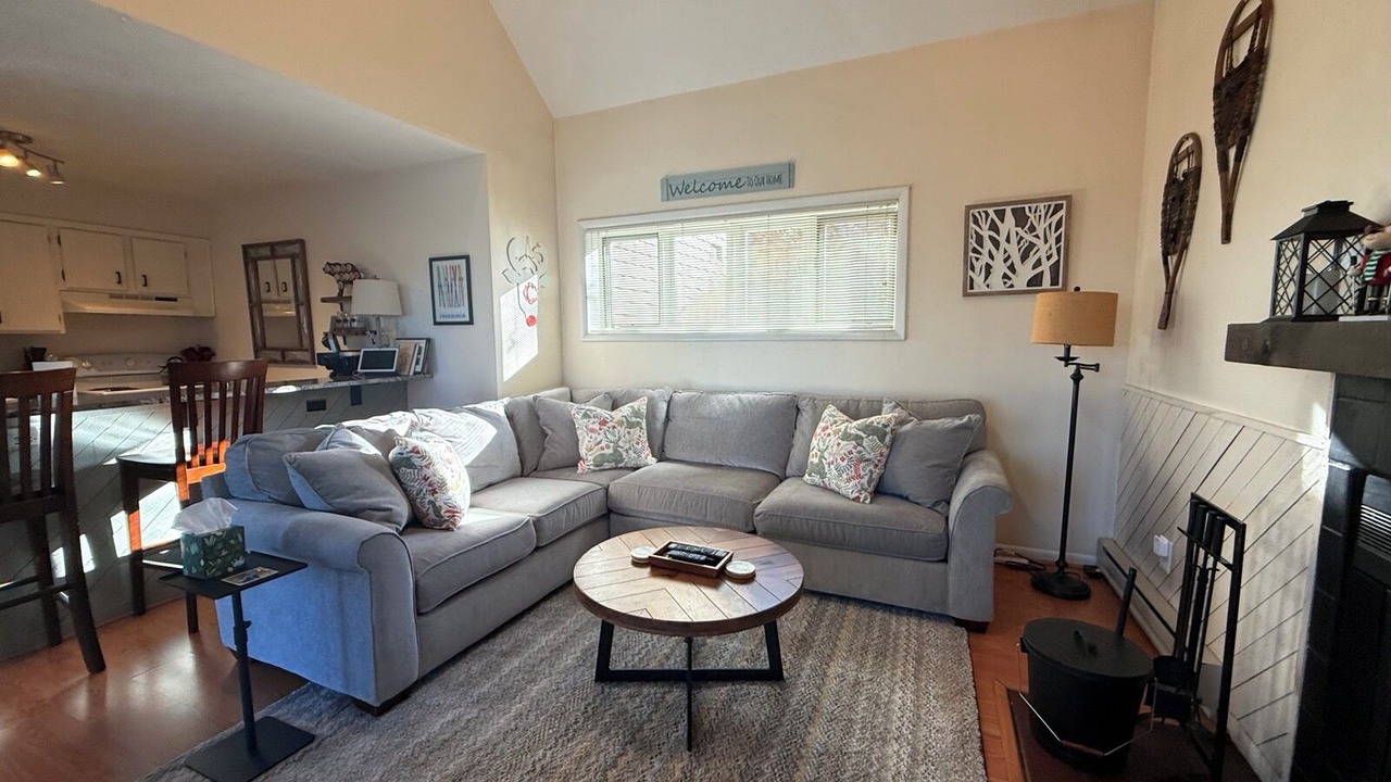 Photo of Livingroom in Nellysford