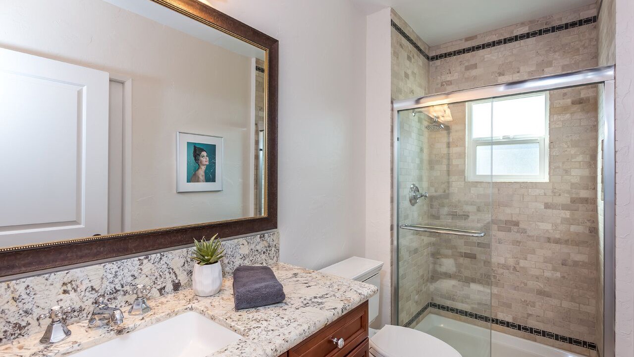 Photo of Bathroom in Carthay Circle