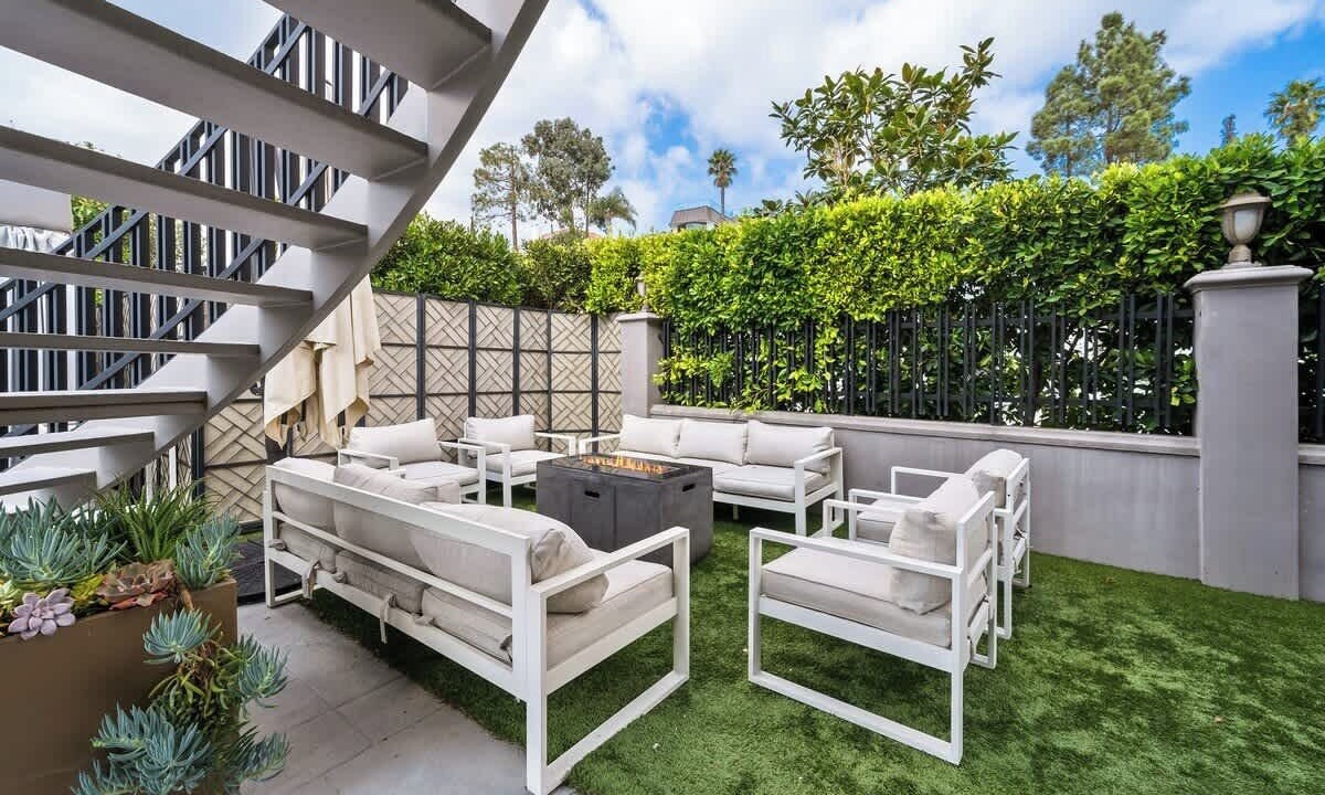 Photo of Patio Balcony in Hollywood Hills West