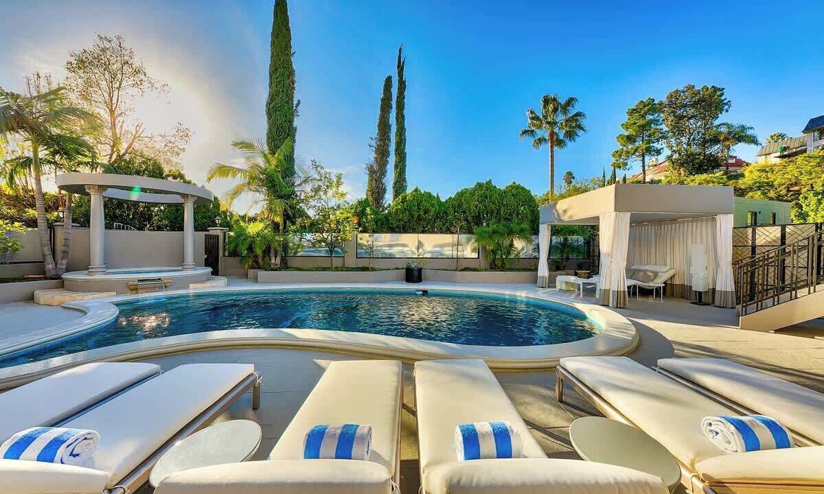 Photo of Outdoor in Hollywood Hills West