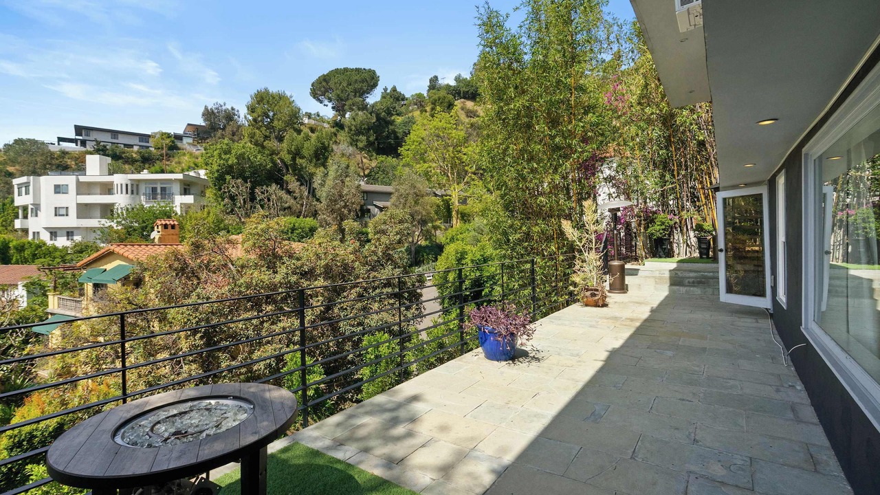 Photo of Outdoor in Hollywood Hills West