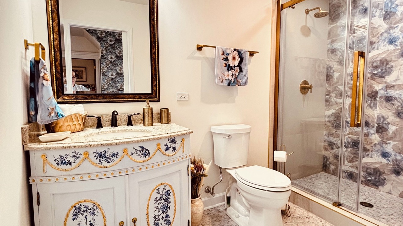 Photo of Bathroom in Eola