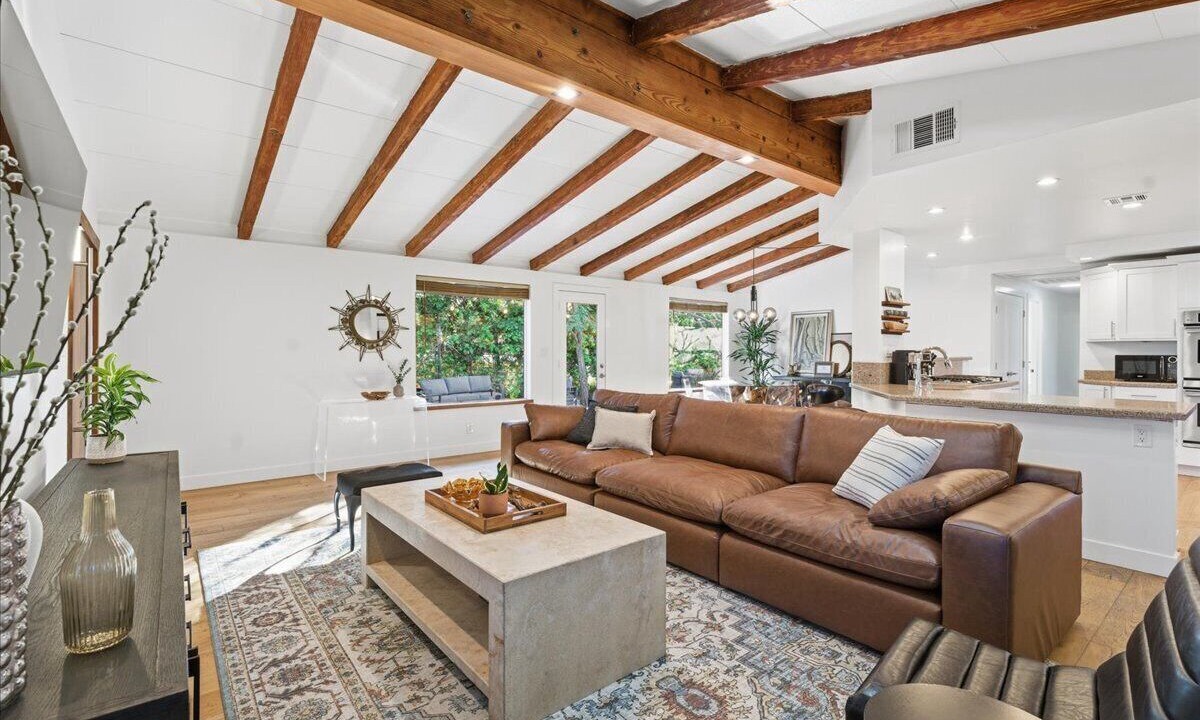 Photo of Livingroom in Fairmount Park