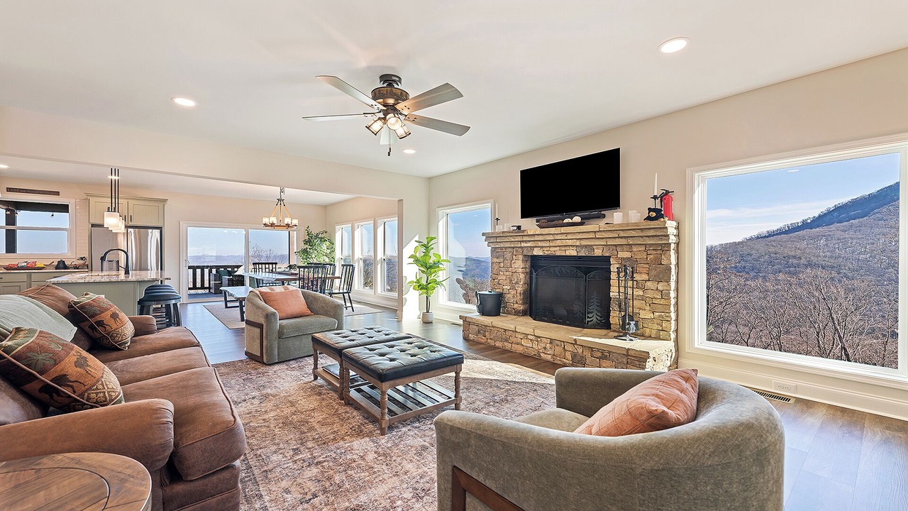 Photo of Livingroom in Waynesville